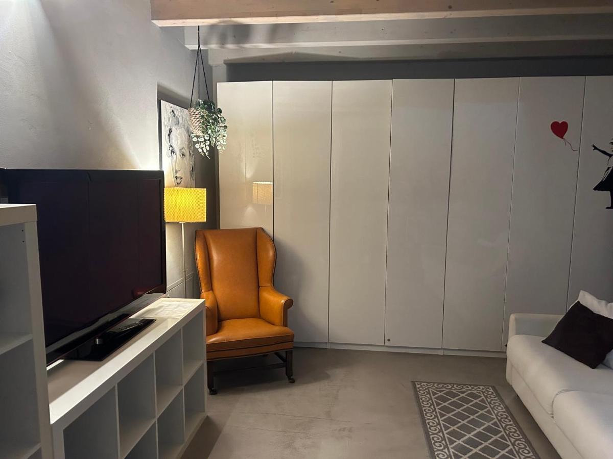 Loft Navigli With Private Garden Bed & Breakfast Milan Exterior photo